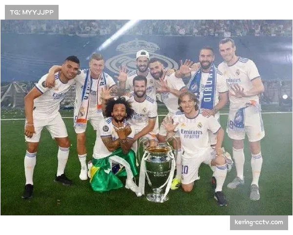 通讯:马德里主场欧冠之夜,超过八万名球迷营造白色海洋 通讯:马德里主场欧冠之夜,超过八万名球迷营造白色海洋